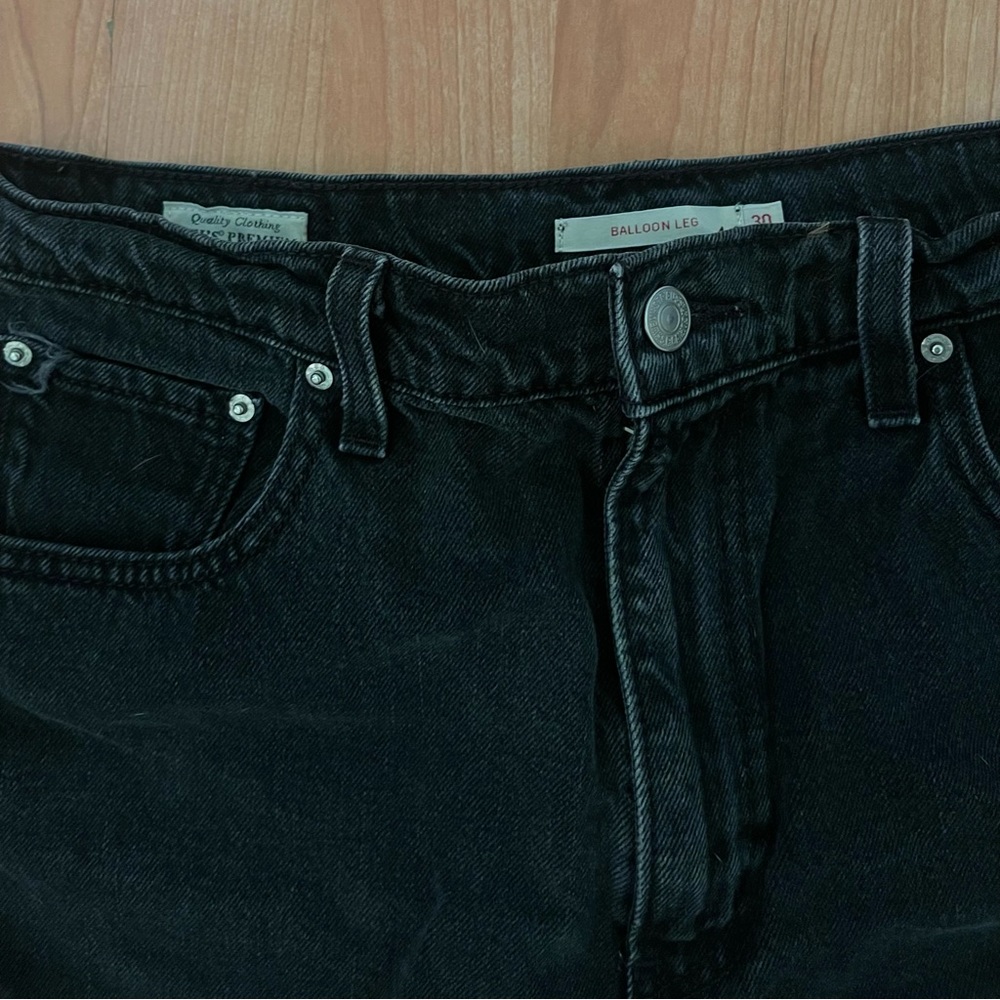 Levi’s Black Denim Shorts - Picture 4 of 5